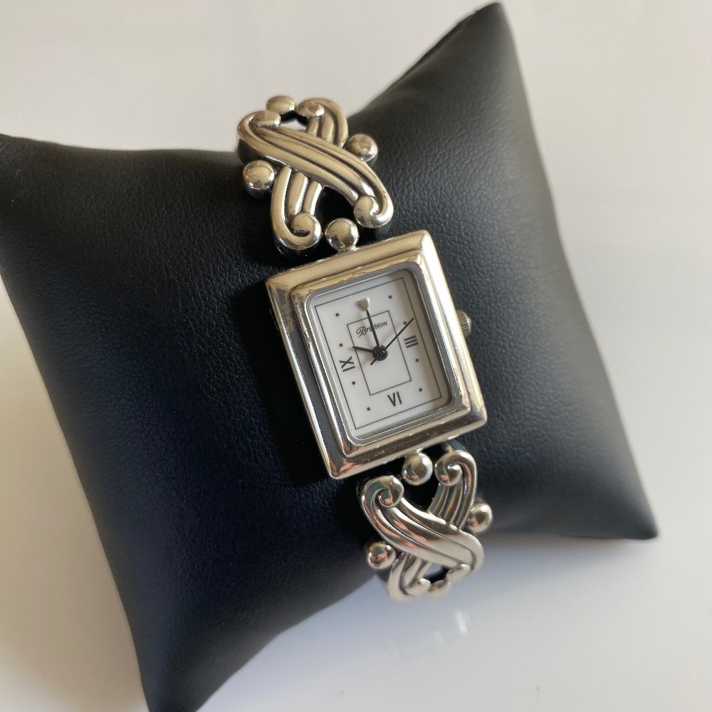 DAINTY VINTAGE BRIGHTON WATCH with Leather Band